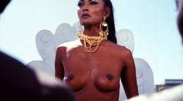 Кадр из фильма "Божественная Эмануэлль: Культ любви" - 2