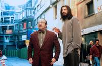 Кадр Услуга, часы и очень большая рыба