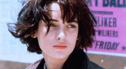 Кадр из фильма "Добро пожаловать домой, Рокси Кармайкл" - 2