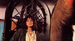 Кадр из фильма "За пределами тьмы" - 1