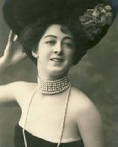 Мадам Сахарет фото