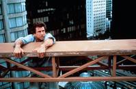 Кадр Птичка на проводе