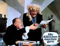 Кадр Все кошки любят полакомиться