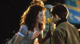 Кадр из фильма "Леди в белом" - 1