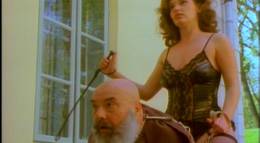 Кадр из фильма "Маньячные медсестры находят экстаз" - 2