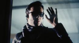 Кадр из фильма "Вниз" - 2