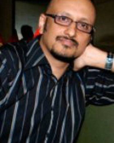 Шантану Мойтра фото