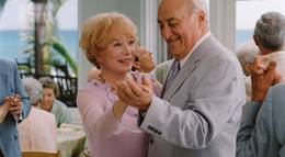 Кадр из фильма "Подальше от тебя" - 2