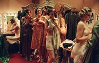 Кадр Миссис Хендерсон представляет