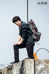 Кадр Ён Паль: Подпольный доктор