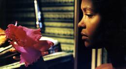 Кадр из фильма "Осажденные" - 2