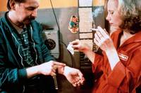 Кадр Тени в раю