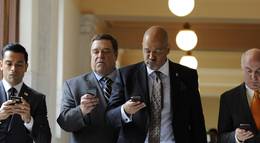 Кадр из фильма "Альфа-дом" - 2