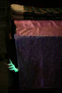 Кадр Это под кроватью