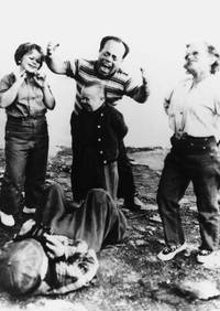 Кадр И карлики начинают с малого