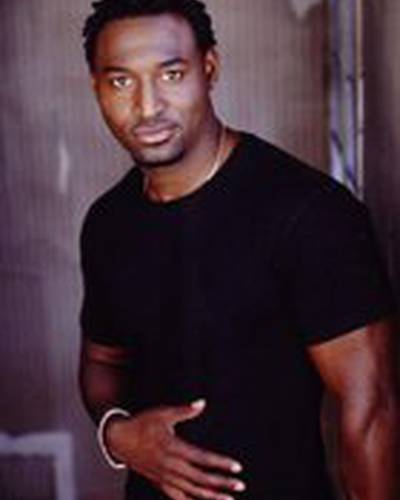 Адриан Холмс фото