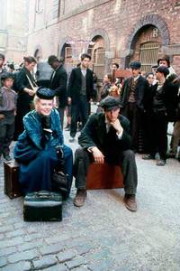 Кадр Далеко – далеко