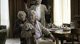 Кадр из фильма "А давайте жить все вместе?" - 2