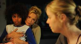 Кадр из фильма "Семья в аренду" - 1