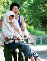 Кадр Под ветвями боярышника