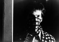 Кадр Парень встречает девушку