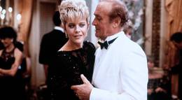 Кадр из фильма "Вооружены и опасны" - 2