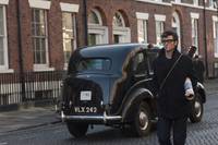 Кадр Стать Джоном Ленноном