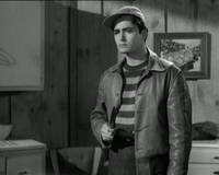 Кадр Стучись в любую дверь