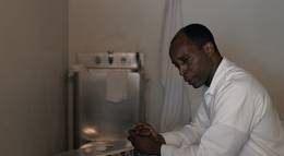 Кадр из фильма "Судить по совести" - 1