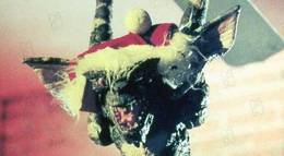 Кадр из фильма "Гремлины" - 1