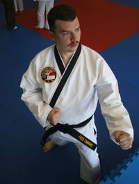 Кадр Путь ноги и кулака