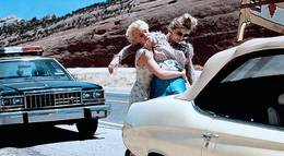 Кадр из фильма "Только через ее труп" - 1