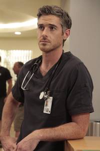 Кадр Красные браслеты 