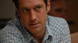 Кадр из фильма "Спаси меня" - 1