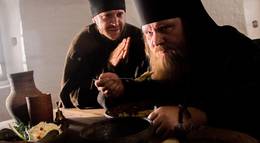 Кадр из фильма "Монах и бес" - 2