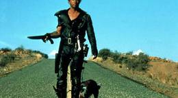 Кадр из фильма "Безумный Макс 2: Воин дороги" - 2