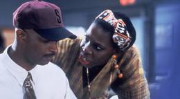 Кадр из фильма "Больше денег" - 2