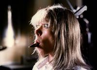 Кадр Дом на краю кладбища