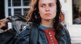 Кадр из фильма "Без крыши, вне закона" - 1