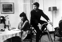 Кадр Женщина есть женщина