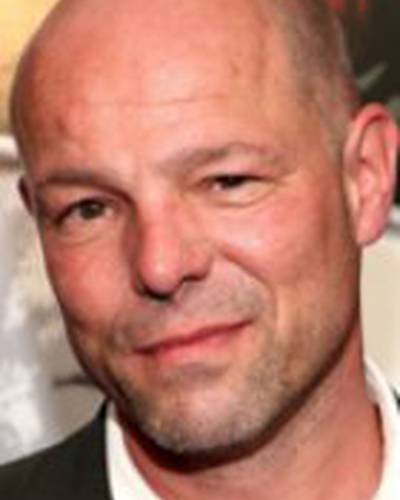 Саймон Селлан Джоунс фото