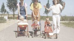 Кадр из фильма "Meine Keine Familie" - 2