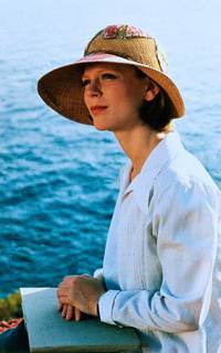 Кадр Ребекка