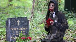 Кадр из фильма "Отто, или В компании мертвецов" - 1