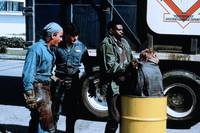 Кадр Мужчины за работой