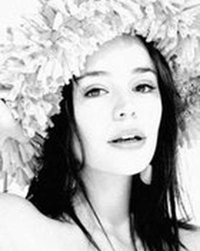 Флора Мартинез фото