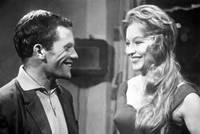 Кадр Девушка в витрине