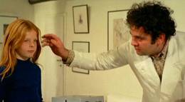 Кадр из фильма "Кто видел ее смерть?" - 1