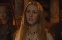 Кадр И на камнях растут деревья