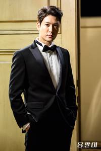 Кадр Ён Паль: Подпольный доктор